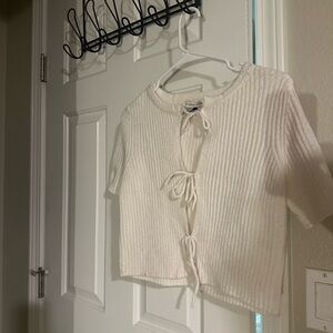 Elegant White Ribbed Blouse